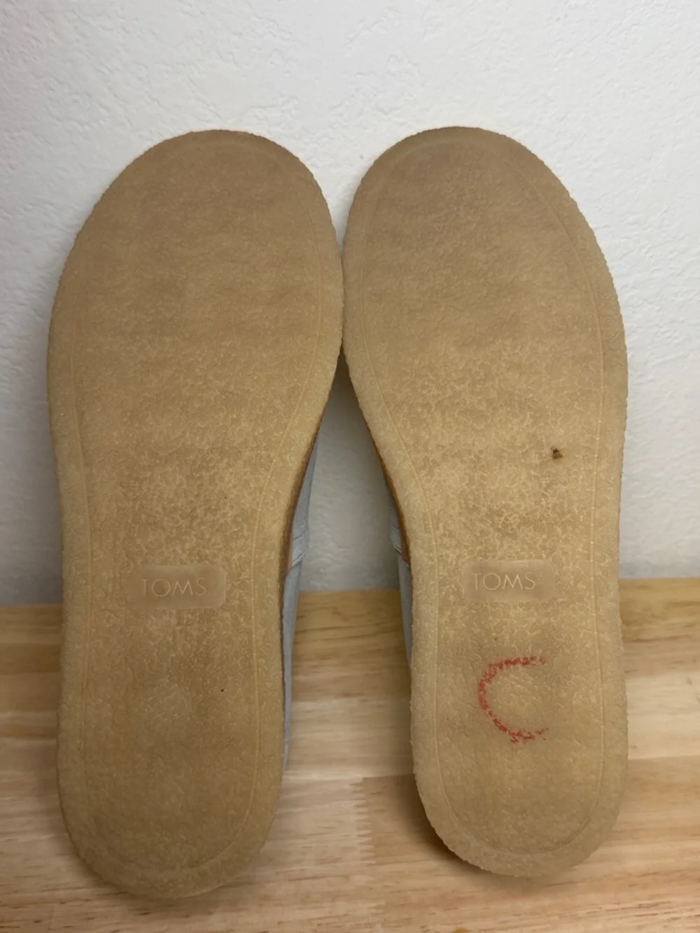 TOMS Women's Adelaide espadrilles in suede, featuring a slip-on design Sz.6.5
